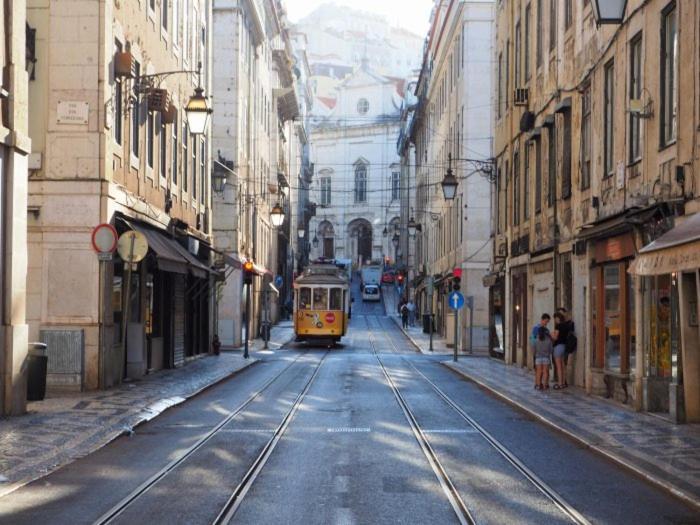 Quarto Com Varanda Na Rua Dos Douradores Лиссабон Экстерьер фото